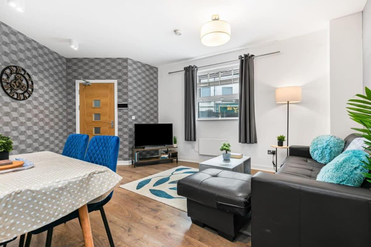 Spacious 1 Bedroom Apartment In Central ווקינג מראה חיצוני תמונה