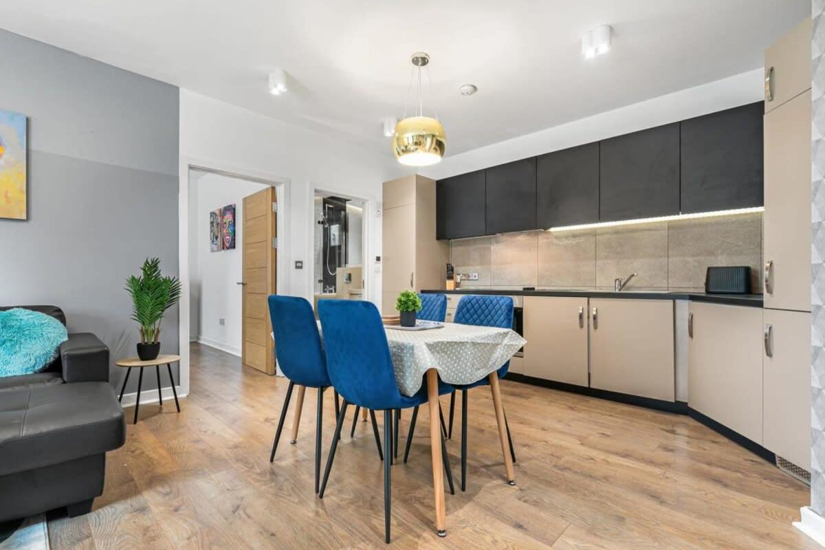 Spacious 1 Bedroom Apartment In Central ווקינג מראה חיצוני תמונה