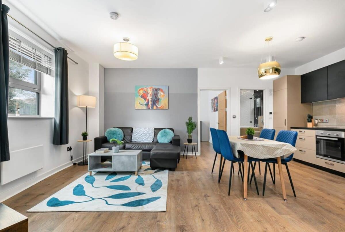 Spacious 1 Bedroom Apartment In Central ווקינג מראה חיצוני תמונה