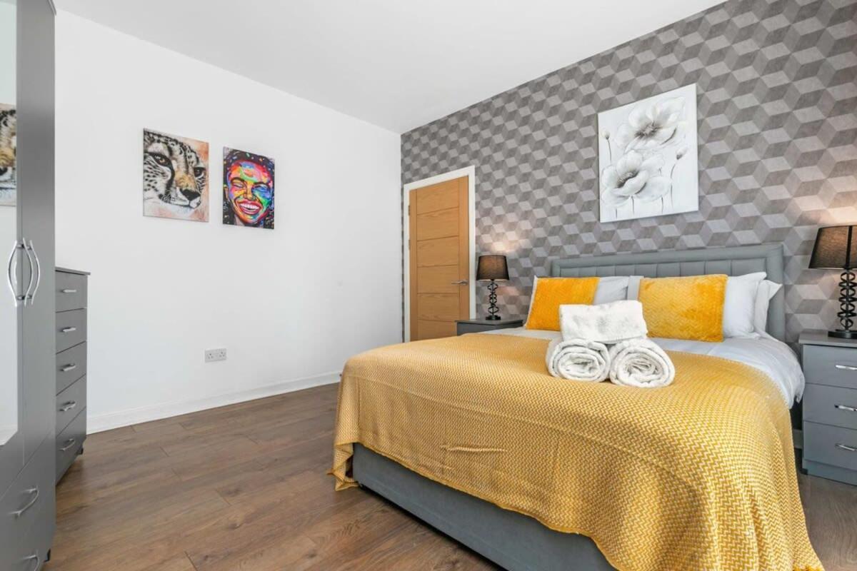 Spacious 1 Bedroom Apartment In Central ווקינג מראה חיצוני תמונה